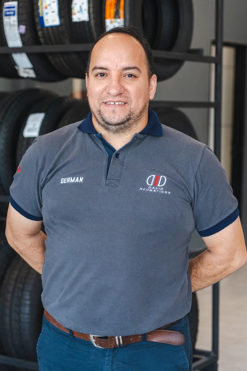 Integrante del equipo técnico de David Neumáticos